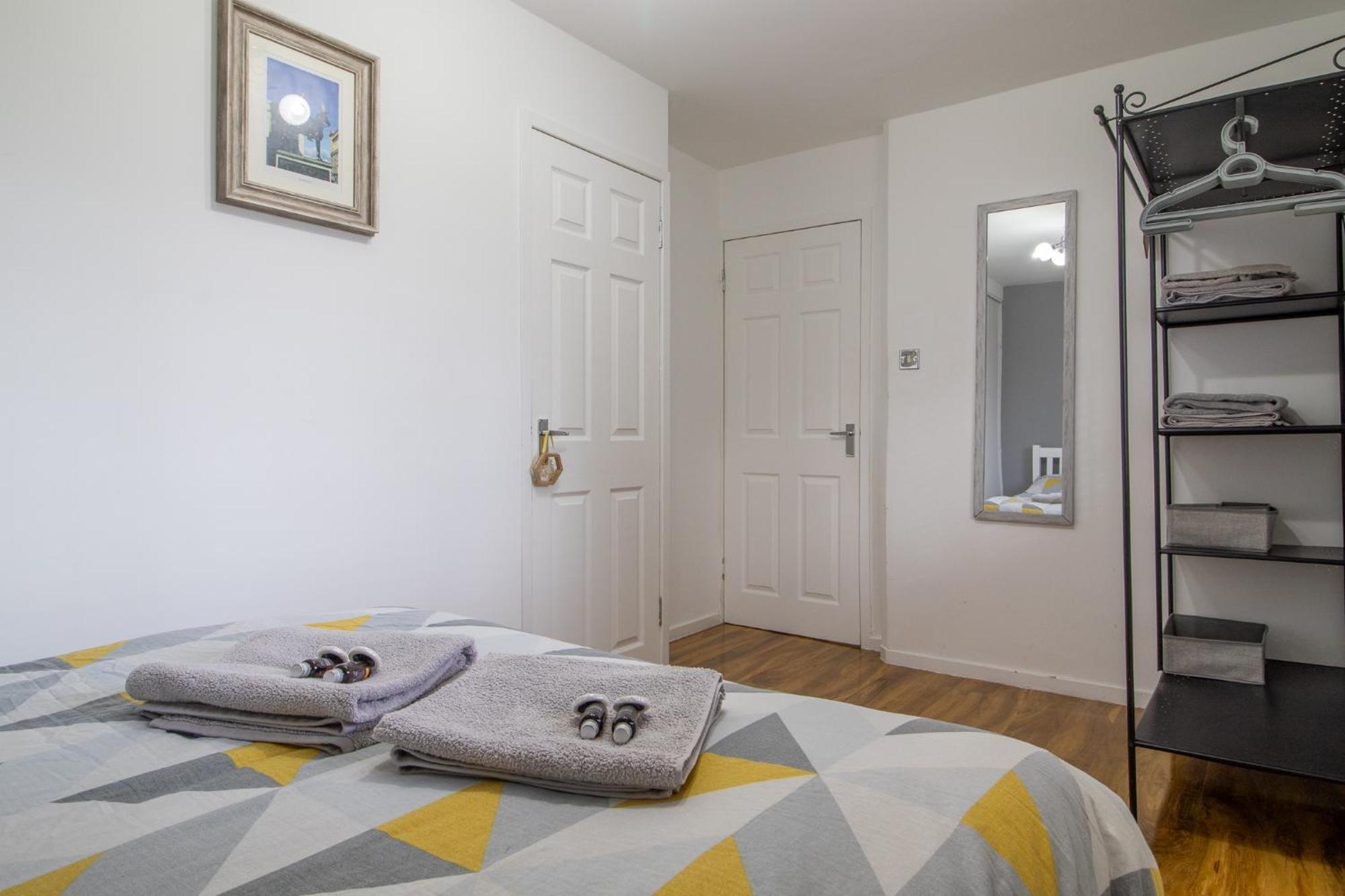 1 Bed Apartment Central Hamilton Free Wifi With Great Transport Links To Glasgow Exteriér fotografie
